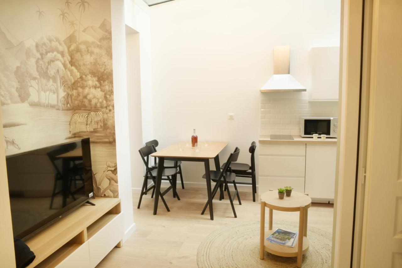 T2 Avec Verriere Situe En Hyper Centre Avec Wifi, Linge, Draps, Savons Et Serviettes Fournis Κονιάκ Εξωτερικό φωτογραφία