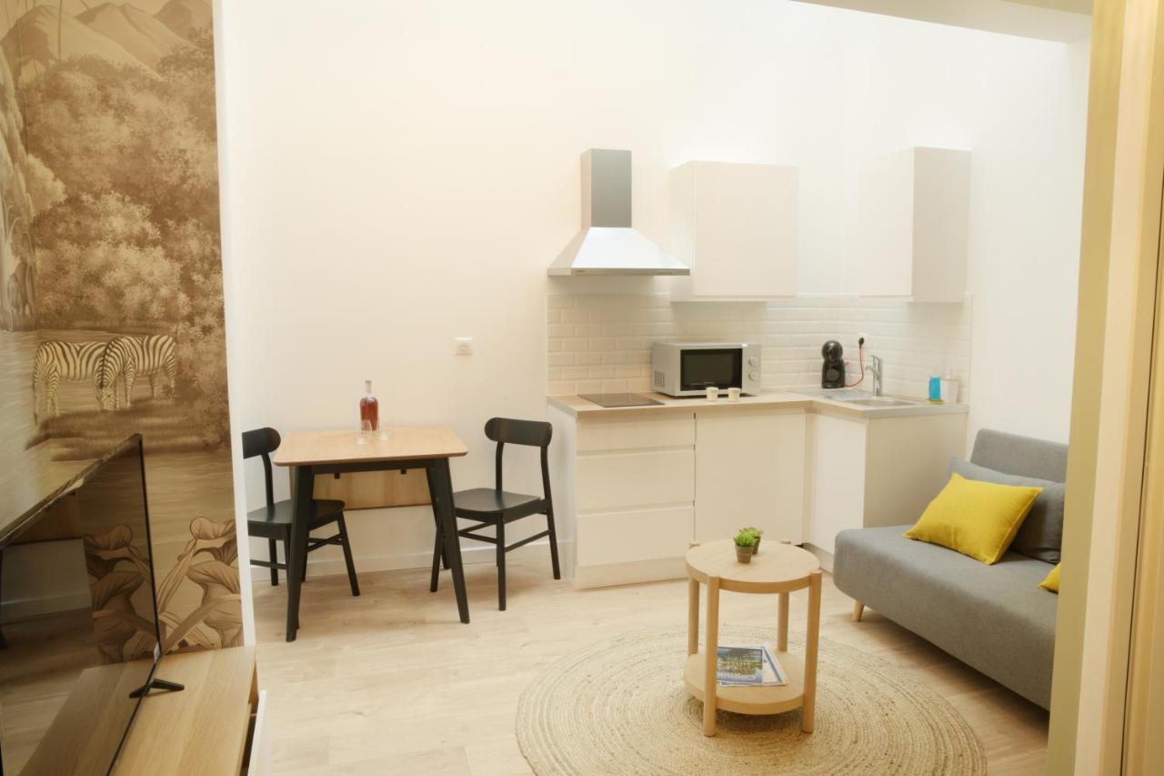 T2 Avec Verriere Situe En Hyper Centre Avec Wifi, Linge, Draps, Savons Et Serviettes Fournis Κονιάκ Εξωτερικό φωτογραφία